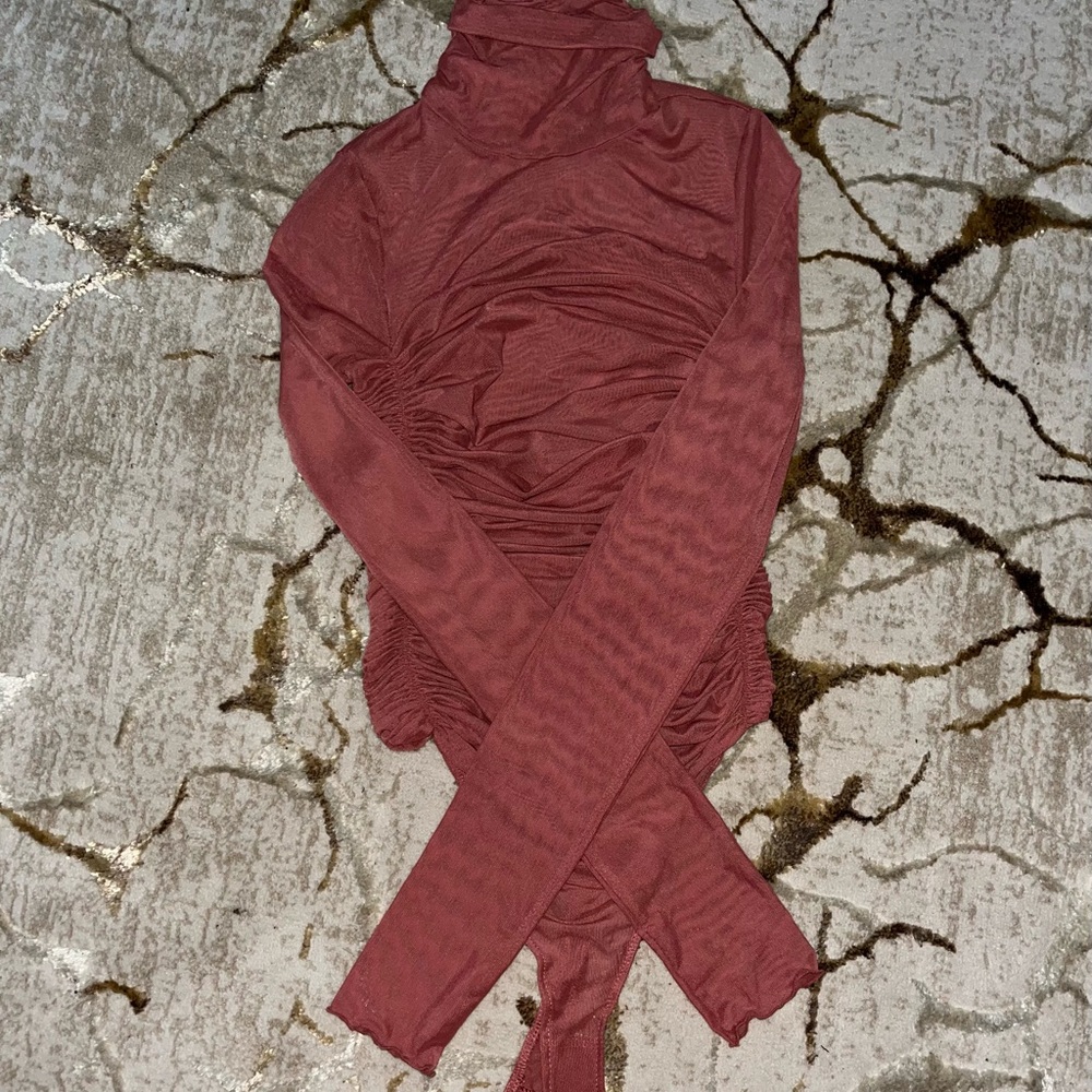 Chic Ruched Long Sleeve Top in Rust